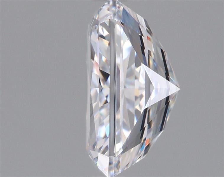 2.06 Carat Radiant Lab Diamond :: 360 spin frame 02